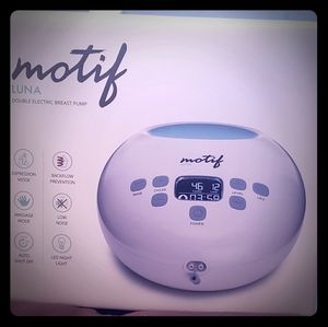 Motif luna breast pump